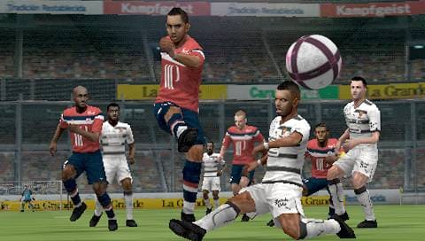 Pro Evolution Soccer 2013 [PSP, БУ] - интернет-магазин GameShock г. Челябинск
