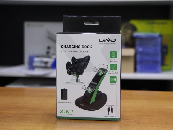 Зарядная станция OIVO +2 аккумулятора 1400 мАч для геймпадов Xbox One/Series Charging Dock Black (IV-BX305) - интернет-магазин GameShock г. Челябинск