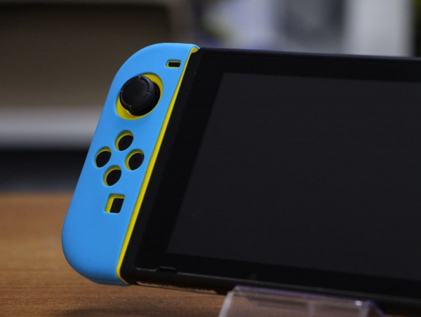 Силиконовый чехол Joy-Con, Red/Blue Switch - интернет-магазин GameShock г. Челябинск