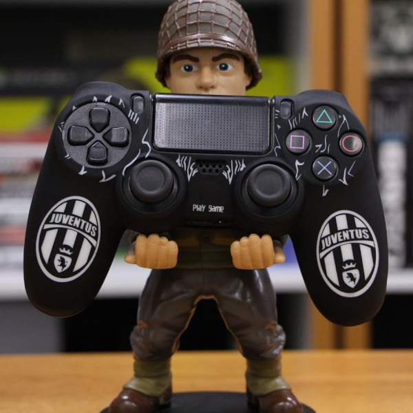 Чехол силиконовый для джойстика Ювентус (Juventus) (PS4) - интернет-магазин GameShock г. Челябинск Чехол силиконовый для джойстика Ювентус (Juventus) (PS4) - интернет-магазин GameShock г. Челябинск