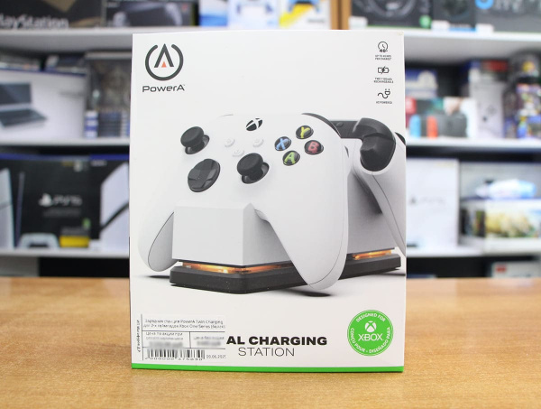 Зарядная станция PowerA Twin Charging для 2-х геймпадов Xbox One/Series (белая) - интернет-магазин GameShock г. Челябинск