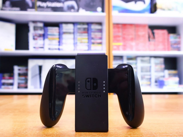Подзаряжающий держатель джойстиков Joy-Con Nintendo Switch (БУ) - интернет-магазин GameShock г. Челябинск Подзаряжающий держатель джойстиков Joy-Con Nintendo Switch (БУ) - интернет-магазин GameShock г. Челябинск