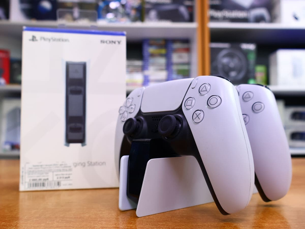 Зарядная станция SONY для 2-х геймпадов Playstation 5 (PS5) DualSense Charging Dock (CFI-ZDS1) (Hong Kong) (БУ) - интернет-магазин GameShock г. Челябинск
